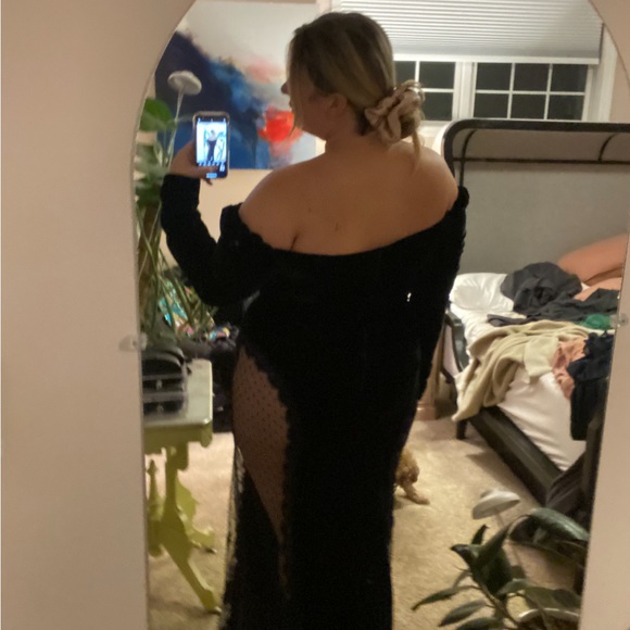 Lace cutout gown - Picture 5 of 7